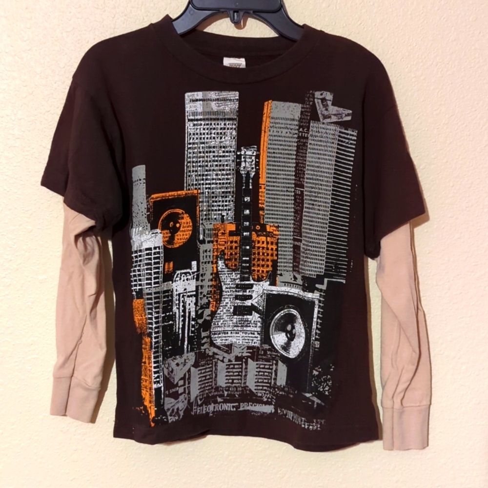 Boy's 707 Long Sleeve T-shirt. Size XS. Brown/Tan Sleeves.